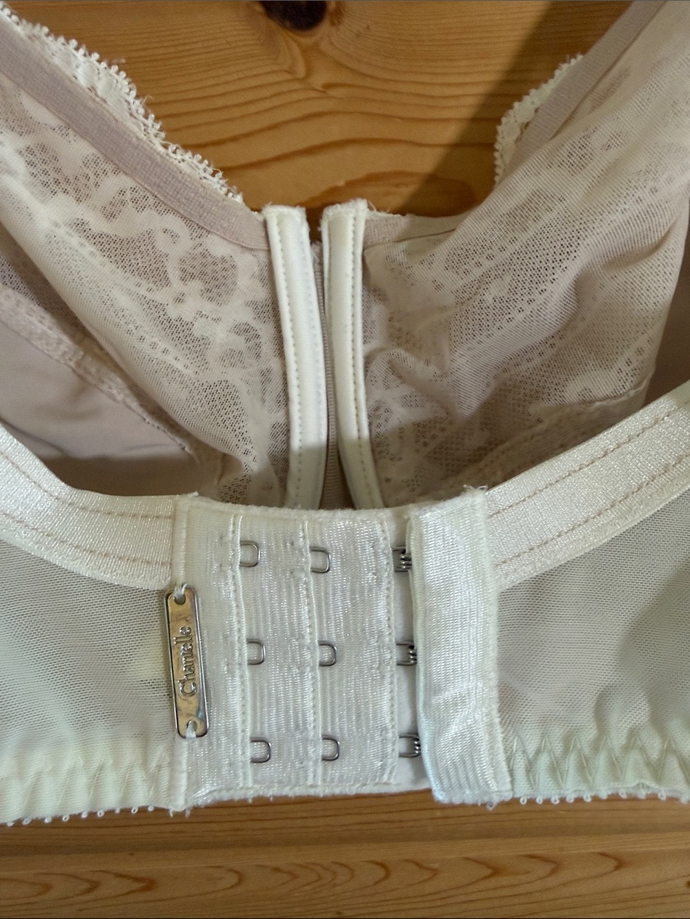 Chantelle Cream Lace Underwire Bra 36DDDD - Picture 3 of 7